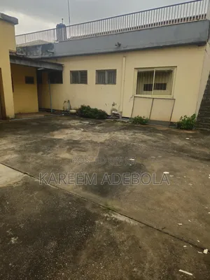 5bdrm Block of Flats in Akora, Adeniyi Jones for rent