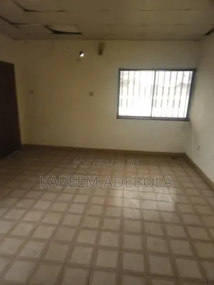 5bdrm Block of Flats in Akora, Adeniyi Jones for rent