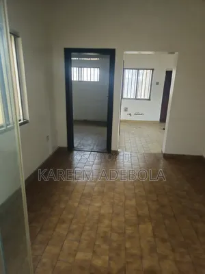 5bdrm Block of Flats in Akora, Adeniyi Jones for rent