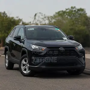 Toyota RAV4 XLE 2021 Black