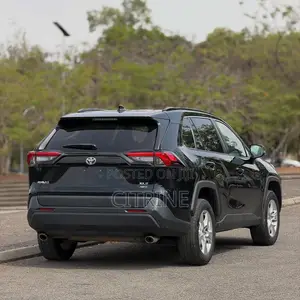 Toyota RAV4 XLE 2021 Black