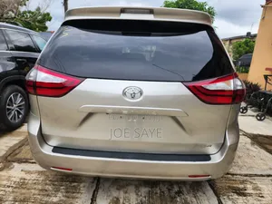 Toyota Sienna 2015 Silver