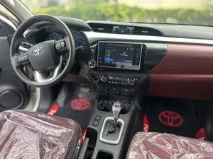 Toyota Hilux 2020 White