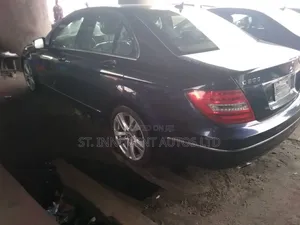 Mercedes-Benz C300 2013 Blue