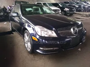Mercedes-Benz C300 2013 Blue