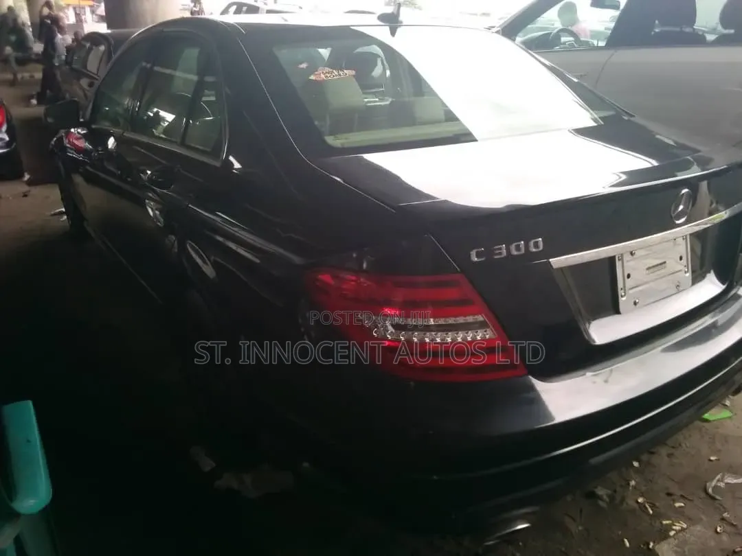 Mercedes-Benz C300 2012 Black