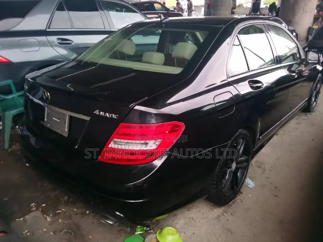 Mercedes-Benz C300 2012 Black