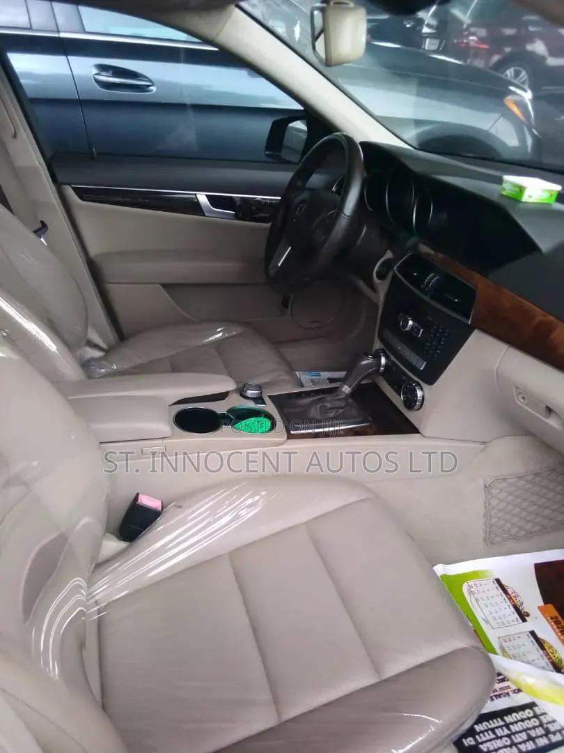 Mercedes-Benz C300 2012 Black