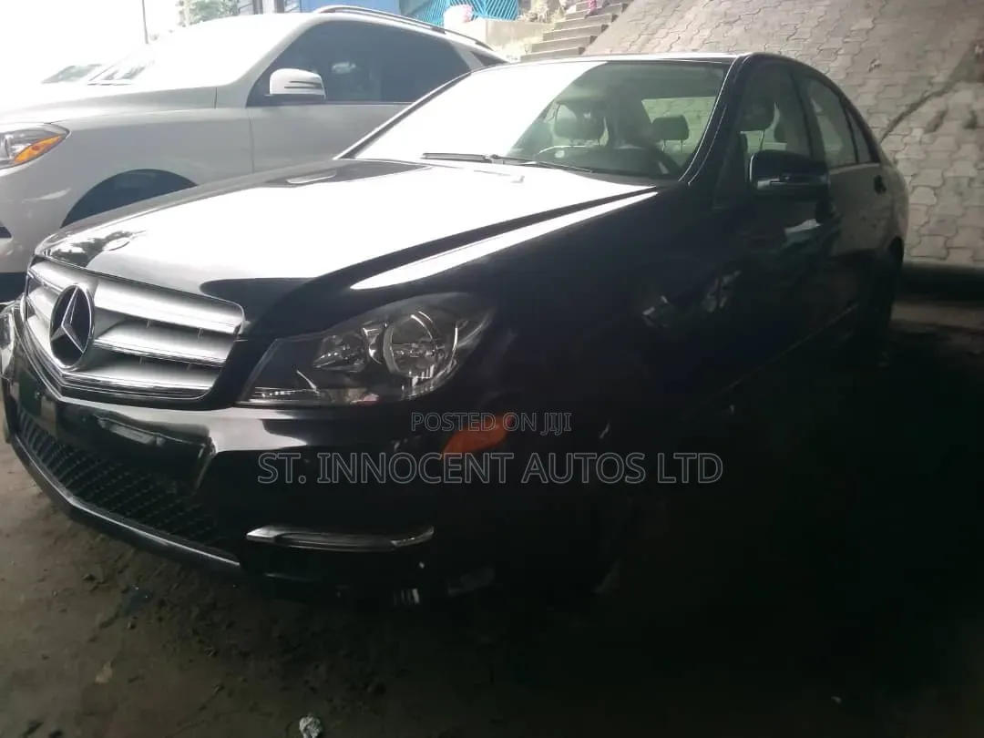 Mercedes-Benz C300 2012 Black