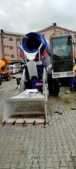 Self-Loading Concrete Mixer Machine