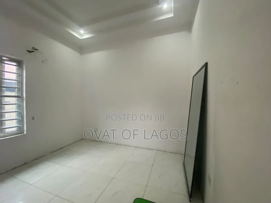 1bdrm Apartment in Chevron for rent