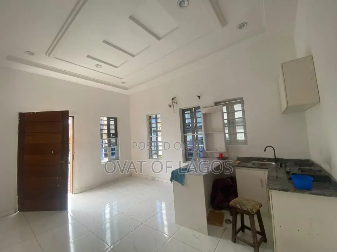 1bdrm Apartment in Chevron for rent