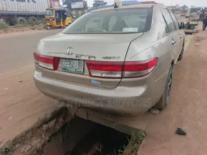 Honda Accord 2004 Gold