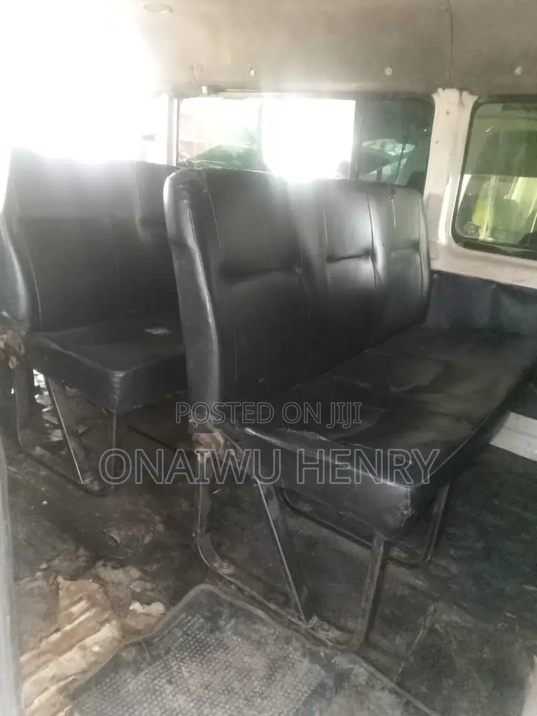Toyota HiAce 2010 White