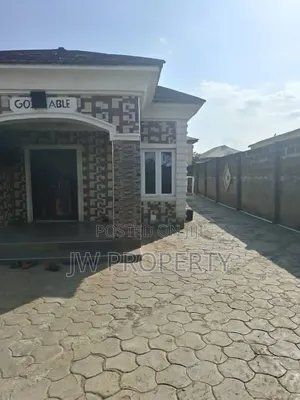 5bdrm Bungalow in Unique Estate, Baruwa for sale