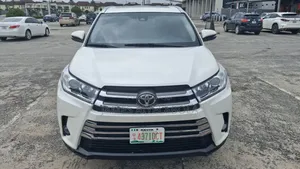 Toyota Highlander XLE 4x2 V6 (3.5L 6cyl 8A) 2018 White