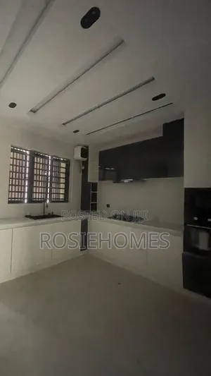 3bdrm Apartment in Oniru, Saka Tinubu for rent