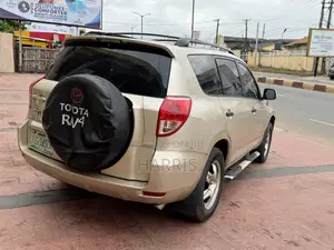 Toyota RAV4 2011 Gold