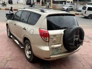 Toyota RAV4 2011 Gold
