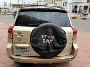 Toyota RAV4 2011 Gold