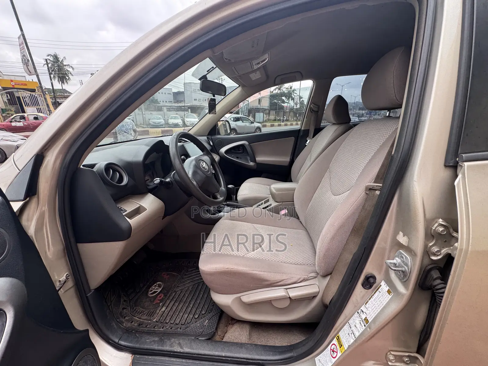 Toyota RAV4 2011 Gold