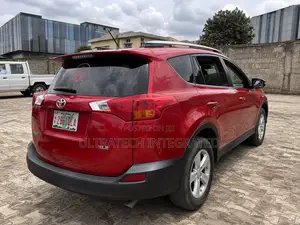 Toyota RAV4 XLE 4dr SUV (2.5L 4cyl 6A) 2014 Red