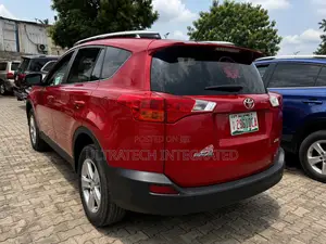 Toyota RAV4 XLE 4dr SUV (2.5L 4cyl 6A) 2014 Red