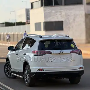 Toyota RAV4 Limited FWD (2.5L 4cyl 6A) 2016 White