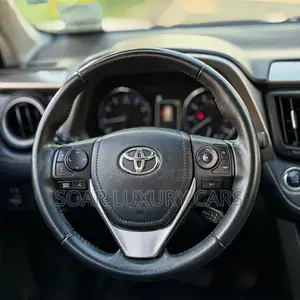 Toyota RAV4 Limited FWD (2.5L 4cyl 6A) 2016 White
