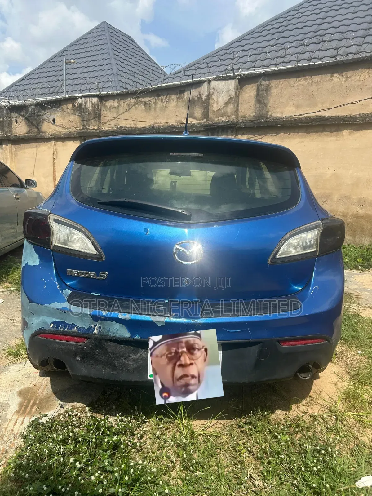 Mazda E2000 2010 Blue