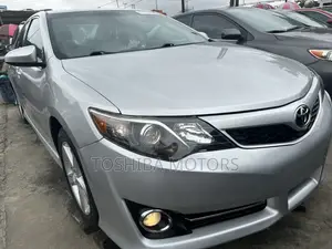 Toyota Camry SE 4dr Sedan (2.5L 4cyl 6A) 2014 Silver