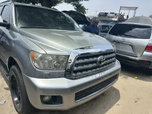 Toyota Sequoia Limited FFV 4dr SUV 4WD (5.7L 8cyl 6A) 2017 Silver