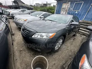 Toyota Camry LE 4dr Sedan (2.5L 4cyl 6A) 2011 Gray