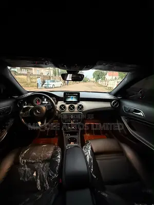 Mercedes-Benz GLA 250 2017 Red