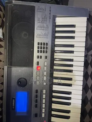 Yamaha E443 Keyboard