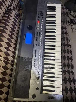 Yamaha E443 Keyboard