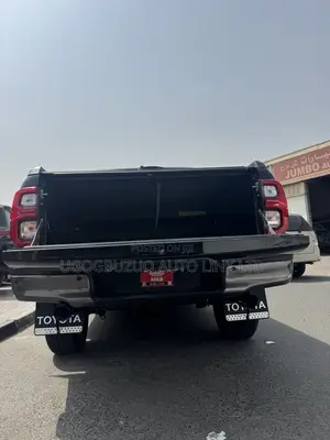 New Toyota Hilux SR5+ 2026 Black