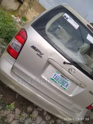 Mazda MPV 2001 Gold