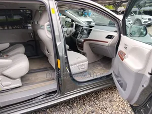 Toyota Sienna 2013 Gray