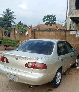 Toyota Corolla 2002 Gold