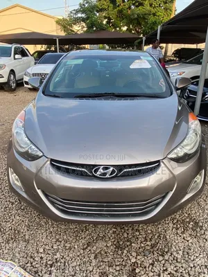 Hyundai Elantra Limited Sedan FWD (1.8L 4cyl 6A) 2013 Gold