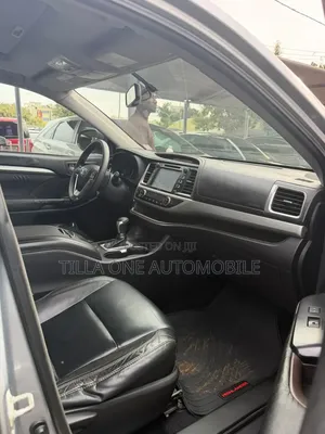 Toyota Highlander XLE 4dr SUV AWD (3.5L 6cyl 6A) 2015 Silver