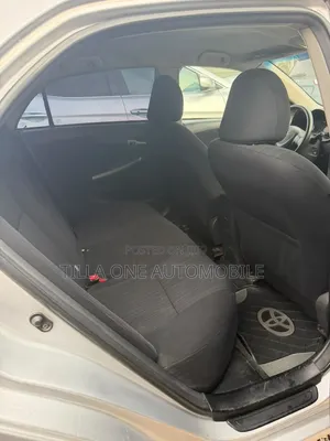 Toyota Corolla LE 4dr Sedan (1.8L 4cyl 4A) 2010 Silver