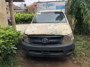 Toyota Hilux 2001 White