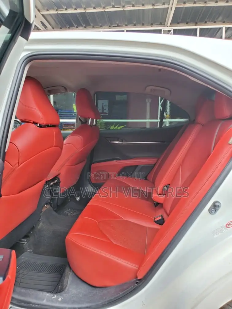 Toyota Camry XSE (2.5L 4cyl 8A) 2019 White