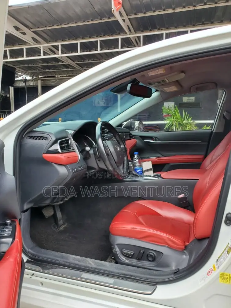Toyota Camry XSE (2.5L 4cyl 8A) 2019 White
