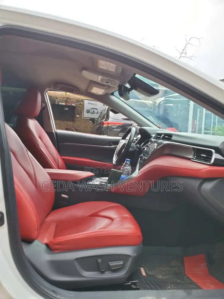 Toyota Camry XSE (2.5L 4cyl 8A) 2019 White