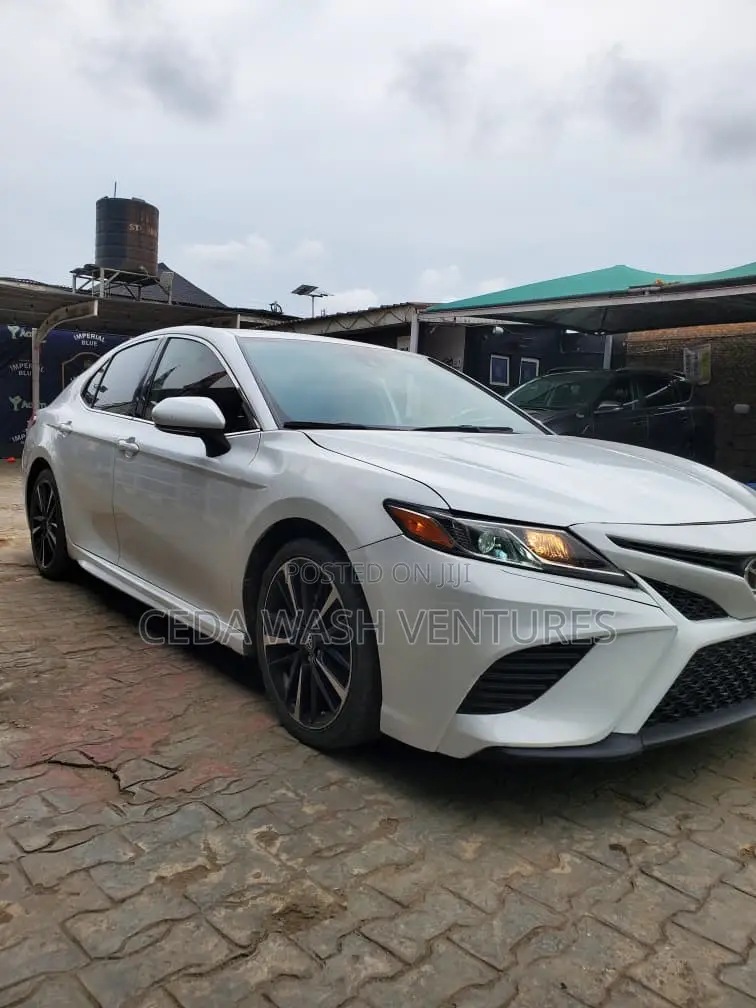 Toyota Camry XSE (2.5L 4cyl 8A) 2019 White