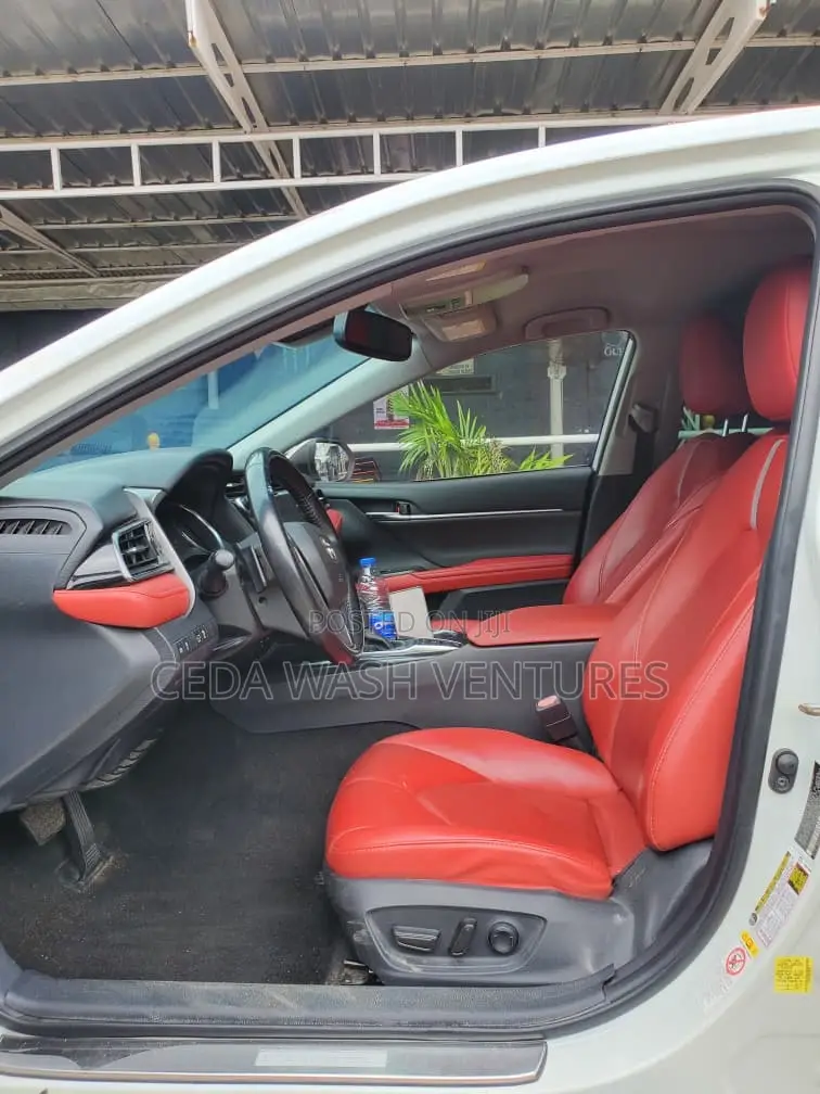 Toyota Camry XSE (2.5L 4cyl 8A) 2019 White