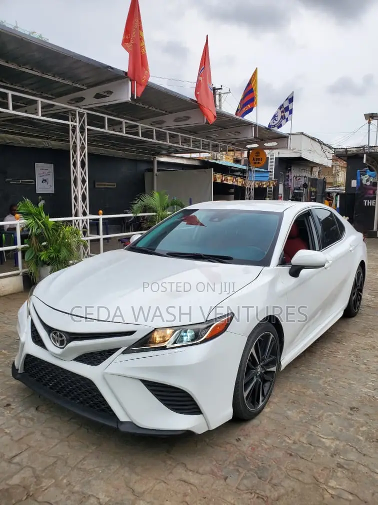 Toyota Camry XSE (2.5L 4cyl 8A) 2019 White